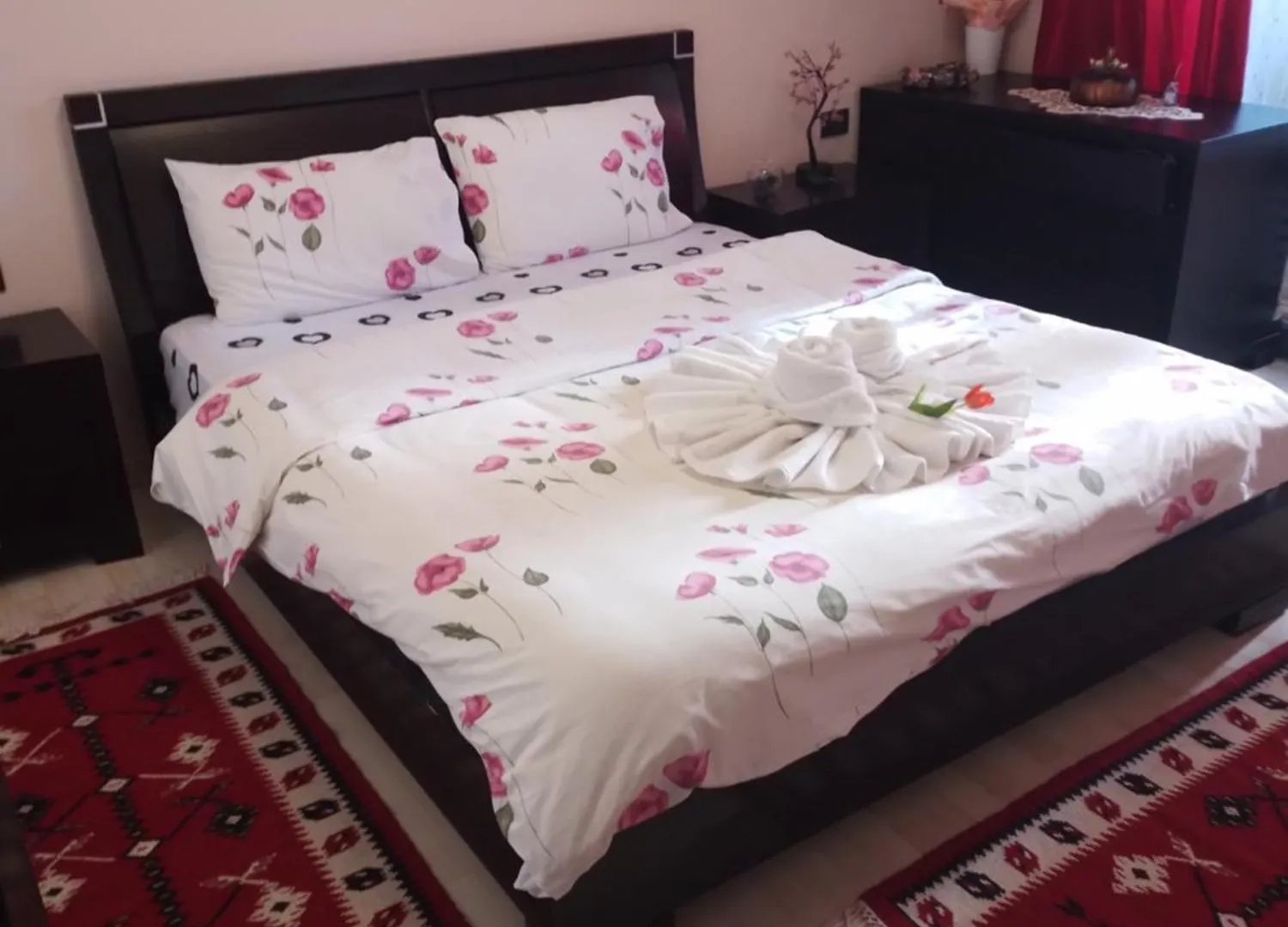 Bora Home Albania Me Vetsherbim 24 Ore Prane Liqenit Tirana Apartment